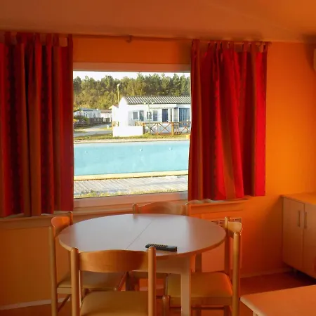 Natur Camping Bungalow T2 - 4 Casa de Férias Pataias